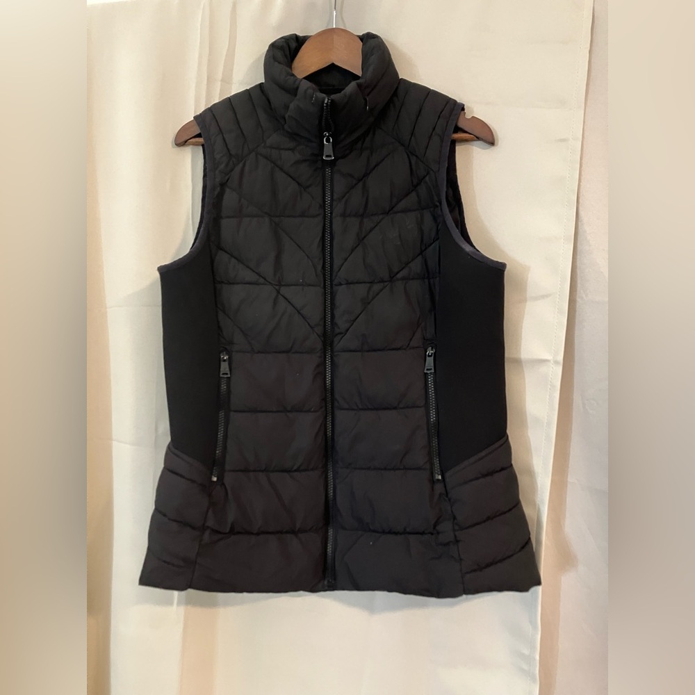 Bernardo Lightweight Women’s Puffer Black Quilted Vest Large (100% recycled)